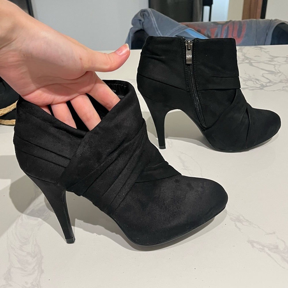 Le Château Black Booties wrap detail - Size 8